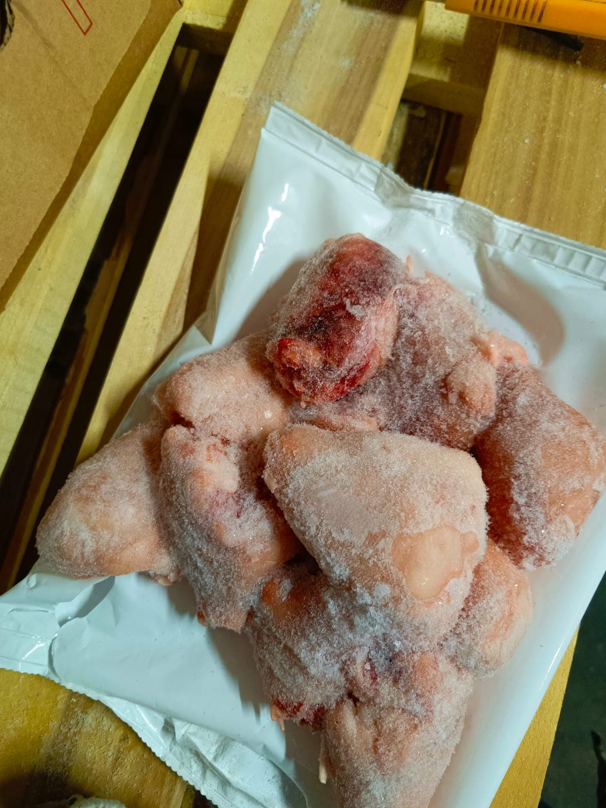 Превью товара Мясо на косточке цыплят-бройлеров Эконом для тушения (пакет) зам. #4